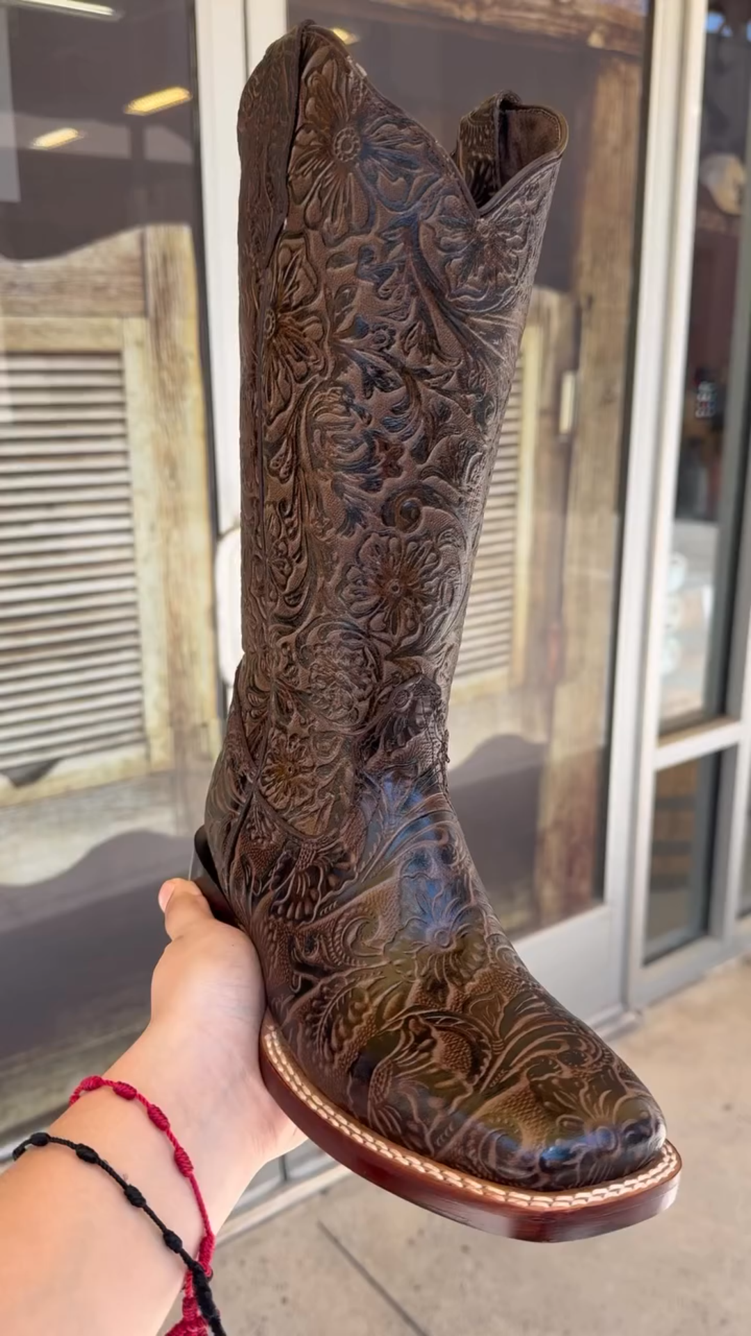 Classic Retro Elegance Cowboy Boots